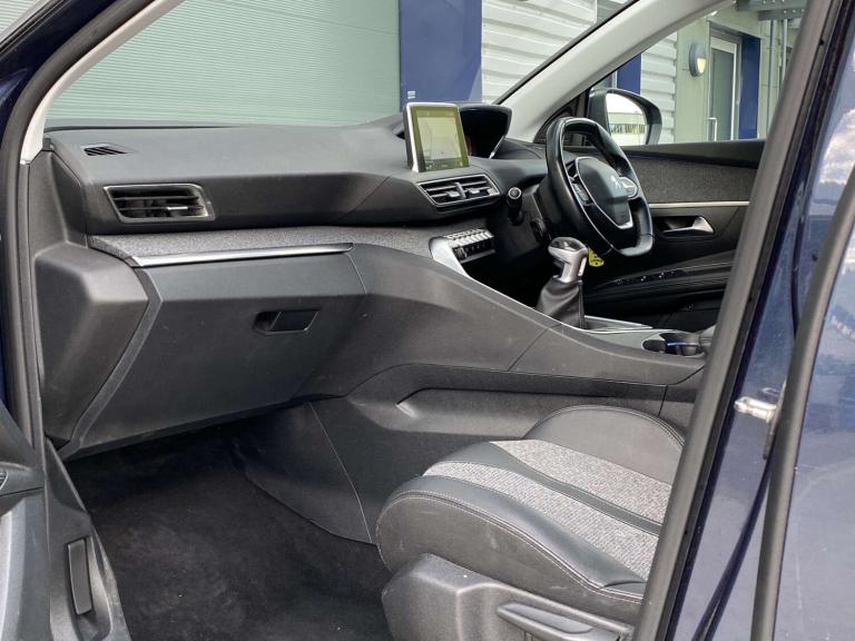 PEUGEOT 5008 1.2 PURETECH ALLURE EURO 6 5DR 2019 [19] BLUE