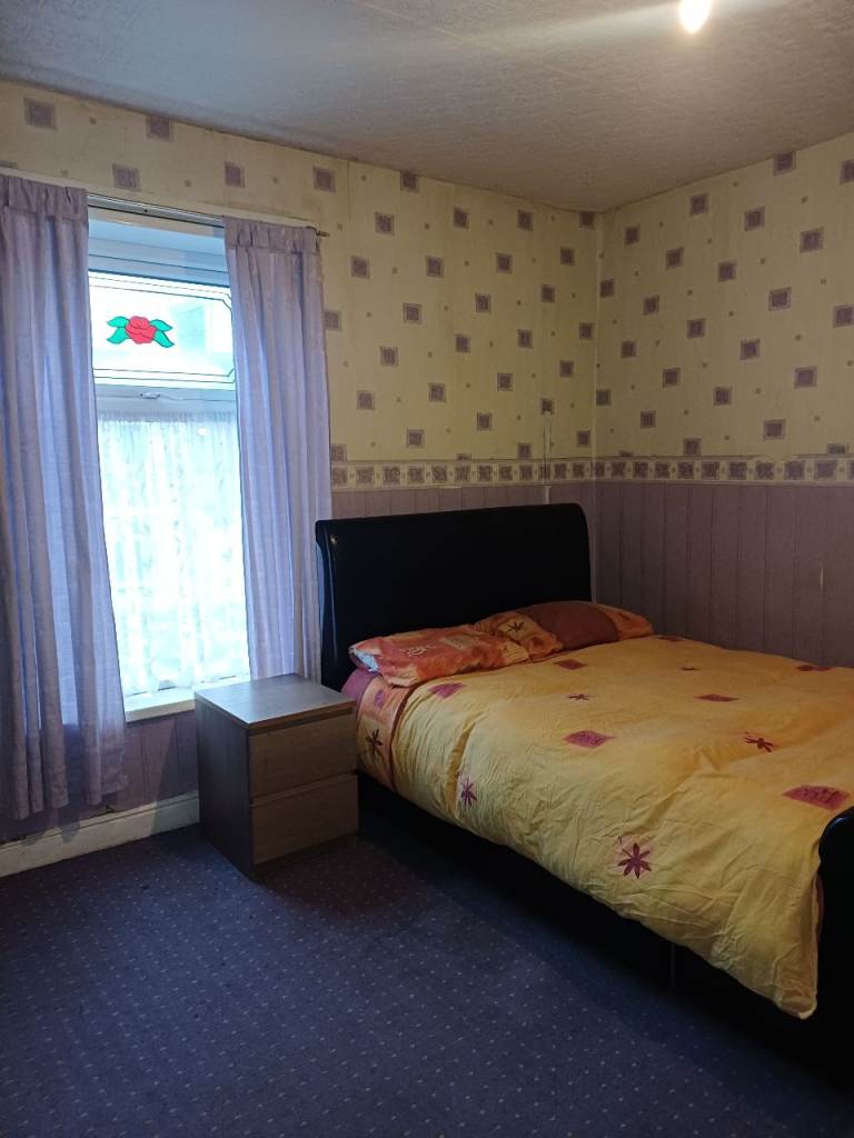DOUBLE ROOM AVAILABLE,  ALL BILLS INCLUDED,  NO DEPOSIT!