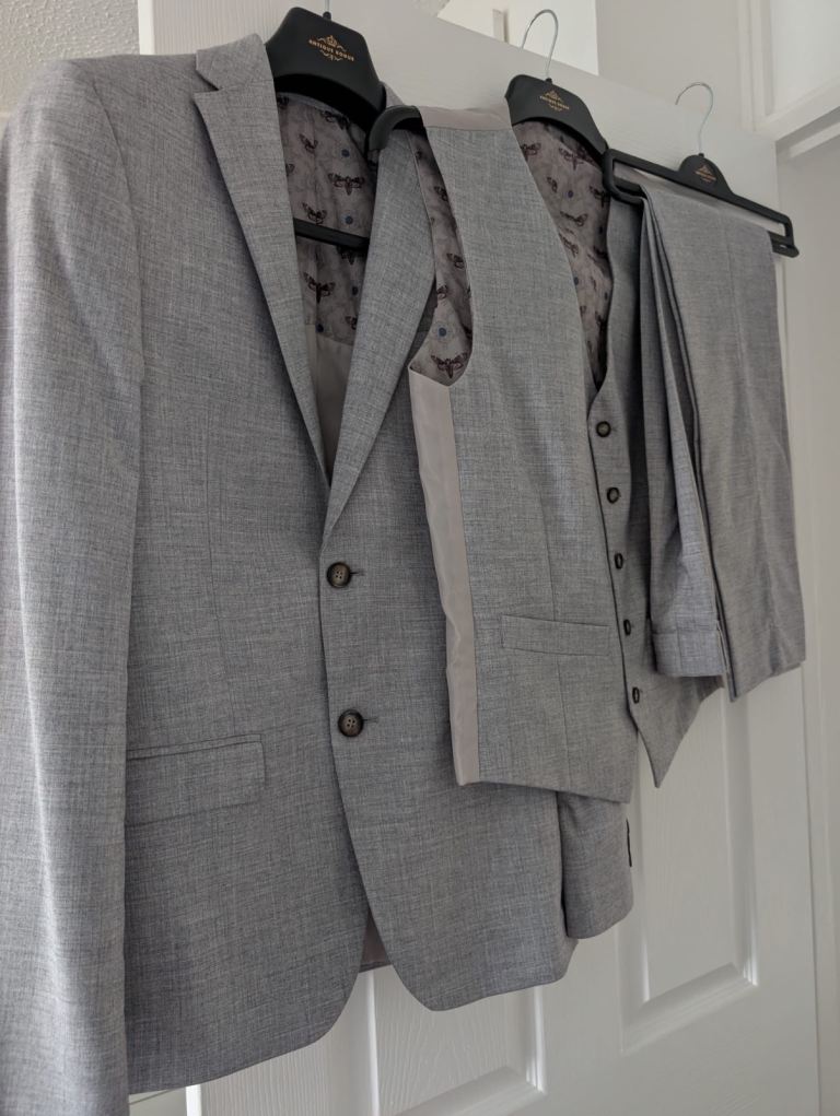 Men's Grey Suit (Jacket, Waistcoat, Trousers) – Smart
