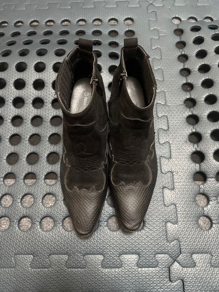 Women’s Cowboy Style Boots 