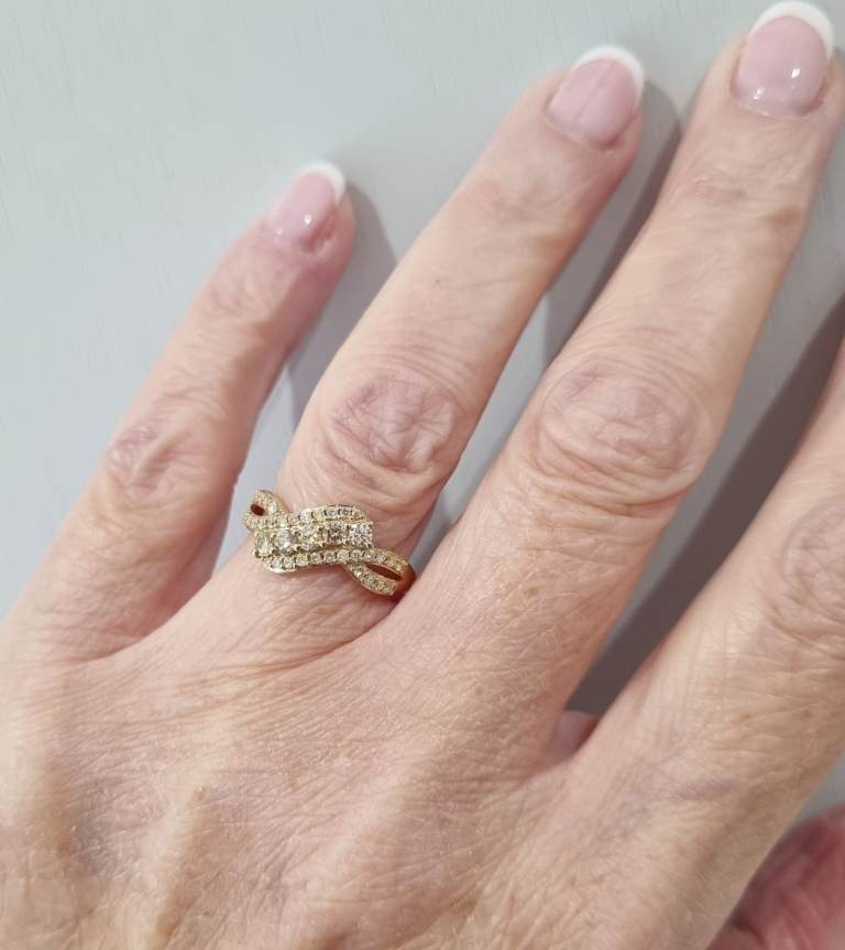 Gold 9ct Diamond cluster ring.  0.50ct. 