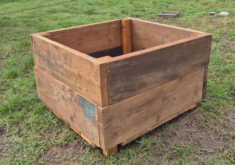 Horse hay box 
