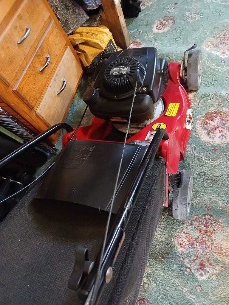 Briggs & Stratton Petrol Lawn Mower – Good Condition