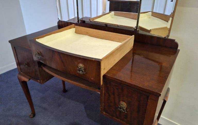Antique Dressing table with mirrors 