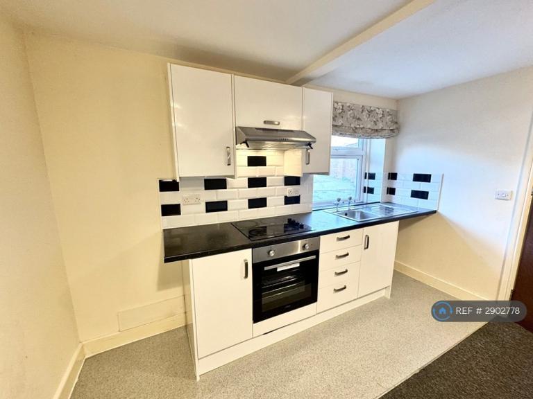 1 bedroom flat in Westgate House, Grantham, NG31 (1 bed) (#2902778)
