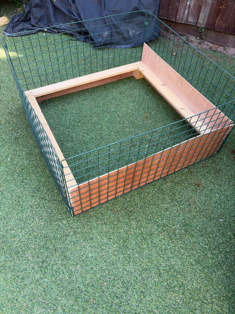 Puppy Whelping pen with pig rails 1mx1m 