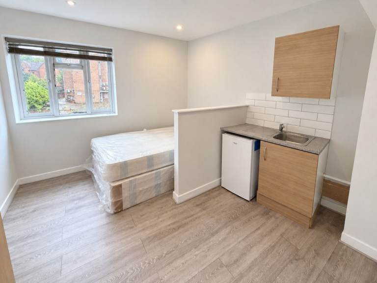 BENEFITS ACCEPTED - Studio Flat Available in Acton Ealing W5
