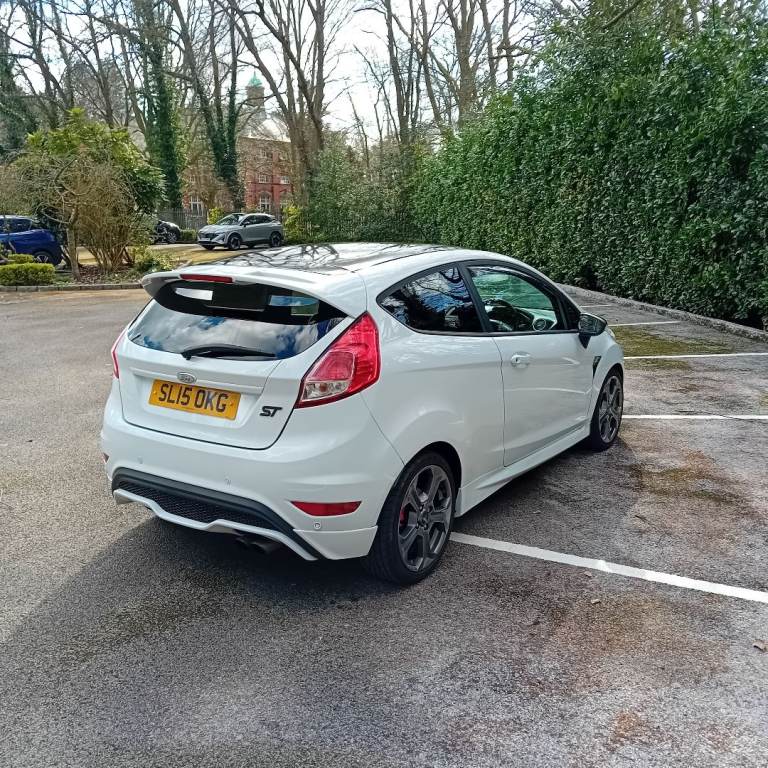 Ford, FIESTA, Hatchback, 2015, Manual, 1596 (cc), 3 doors