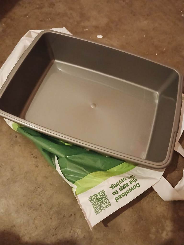 FREE cat litter tray 