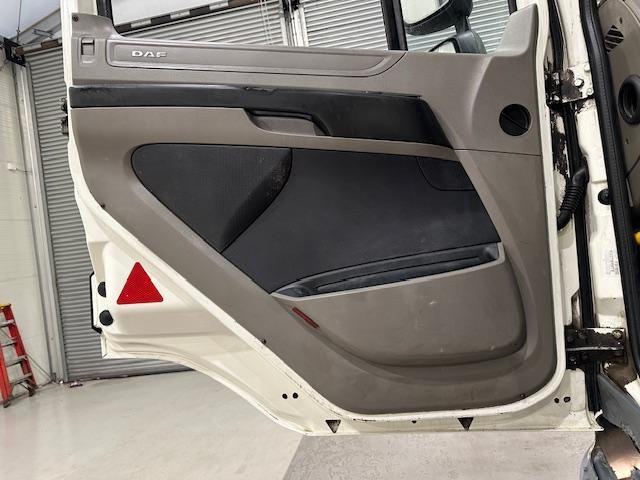 DAF TRUCKS CF85 360 8x4 Day Cab Steel Tipper Grab