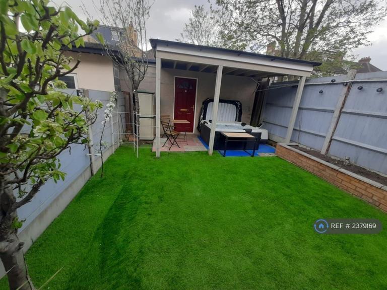 1 bedroom in Macdonald Road, London, E7 (#2379169)