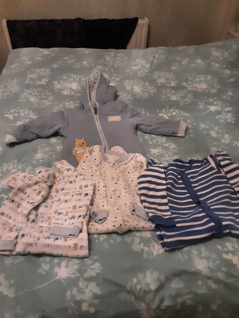 BABY CLOTHES AGE 9 TO 12 MONTHS