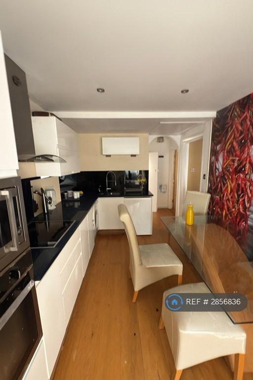 1 bedroom flat in Poole Road, Bournemouth, BH4 (1 bed) (#2856836)