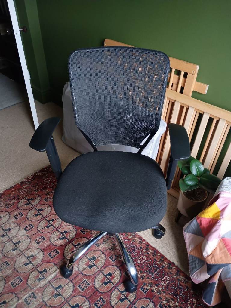Black office chair
