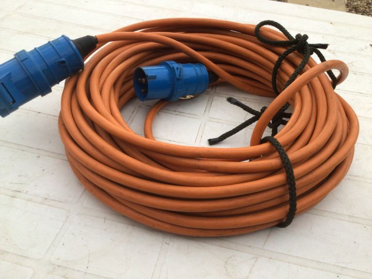 ELECTRIC CARAVAN CABLE   25 ft   WORKING ORDER. ……INCLUDES MAINS  ADAPTOR 