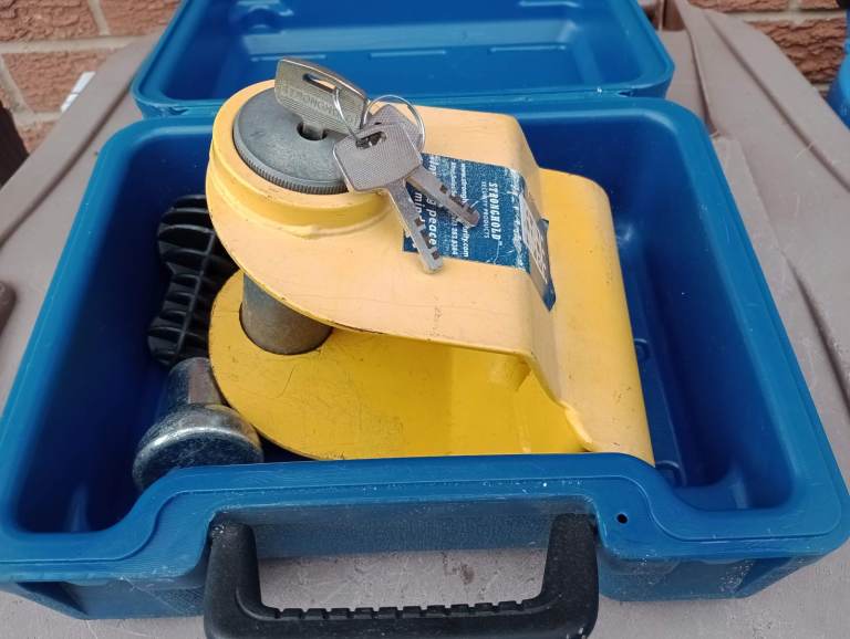CARAVAN  HITCH LOCK .