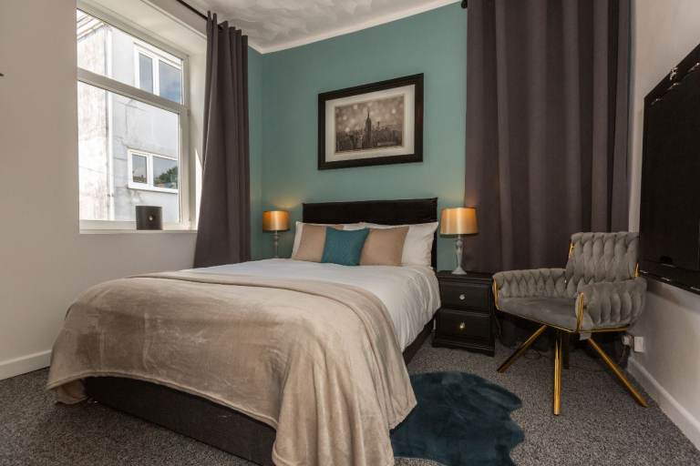 Rooms for professionals in Swansea city centre 