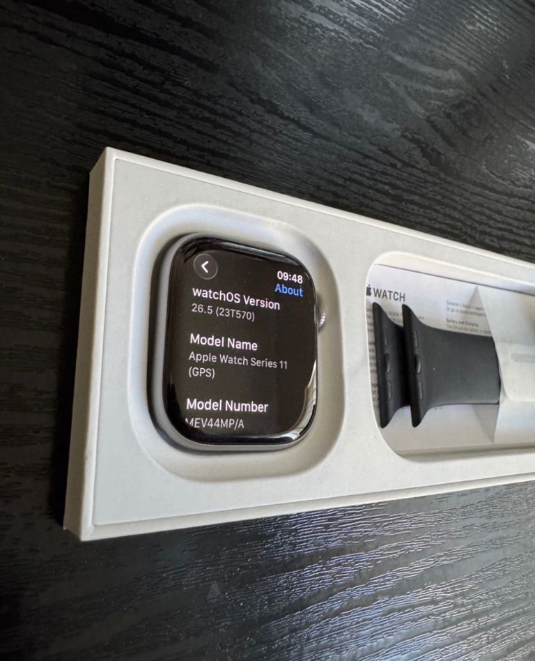 Apple Watch Series 11 46mm Jet Black 100% Battery Health