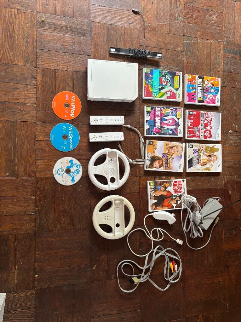 Nintendo Wii, controllers and 10 games 