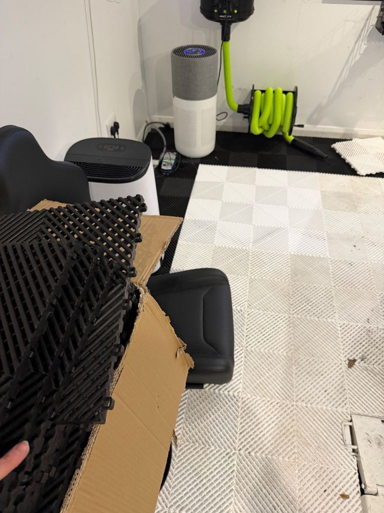 Nicoman vented garage floor tiles x 16