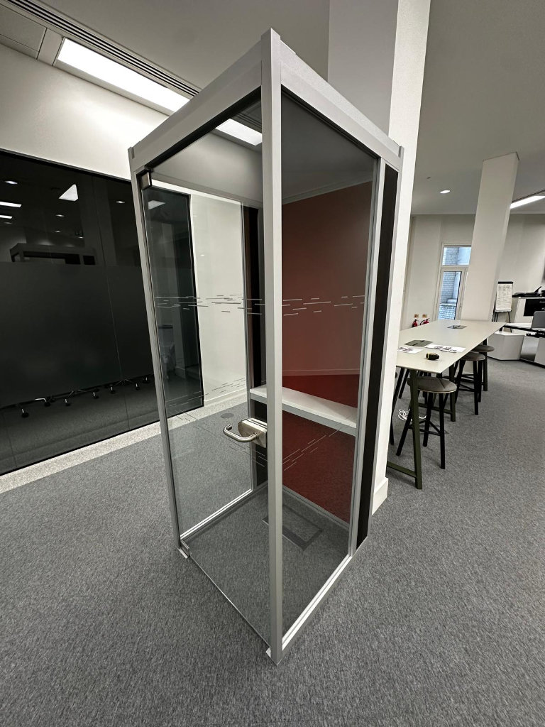 SILENT ROOM POD/ PHONE BOOTH- OFFICE FURNITURE - WEST LONDON