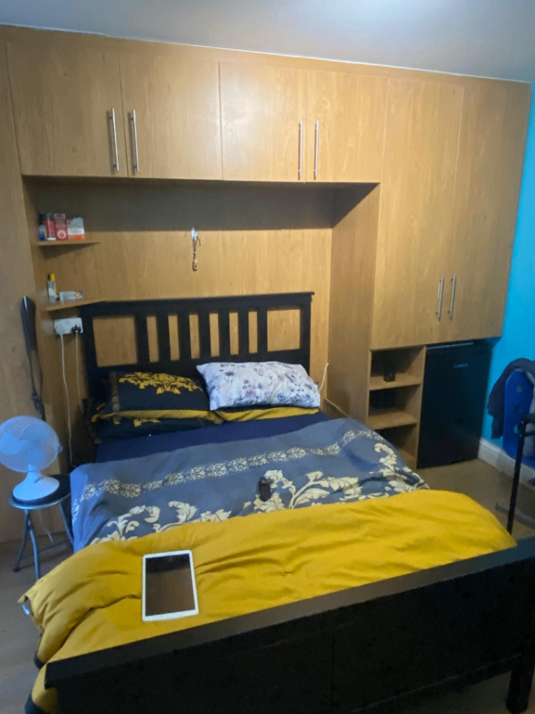 Spacious & Cosy Ensuite Room for Rent in - TW4 6LS