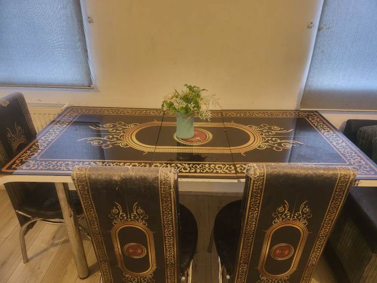 Extendable glass dinning set with 5 chairs