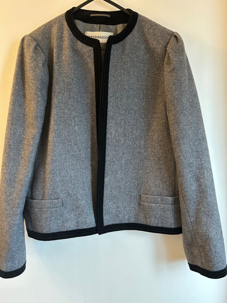 Short wool jacket. Very smart. Size 14