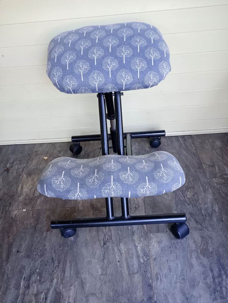 Ergonomic Kneeling Office Chair - Grey Patterned Fabric