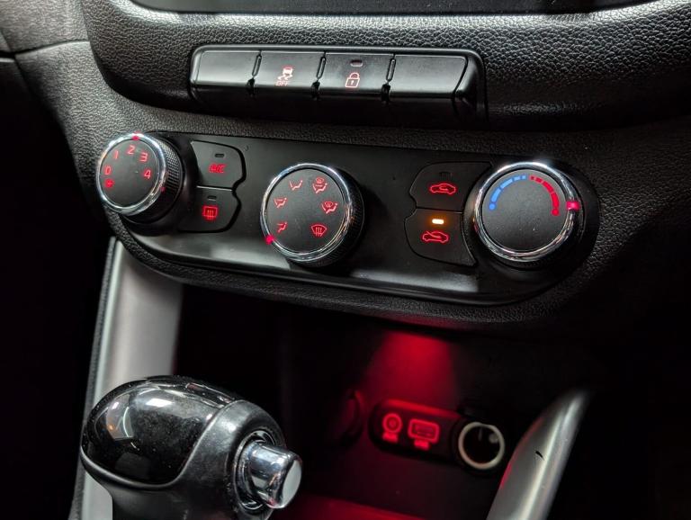 2015 Kia Ceed 1.6 CRDi 2 Hatchback 5dr Diesel DCT Euro 6 (s/s) (134 bhp) HATCHBACK Diesel Automatic