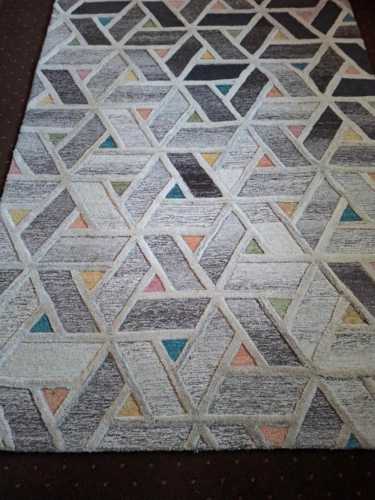 LARGE ALL WOOL RUG (good thick and heavy)