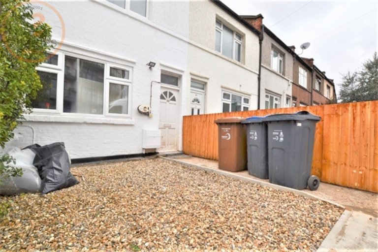 5 bedroom house in Durnsford Road, Wimbledon Park, London