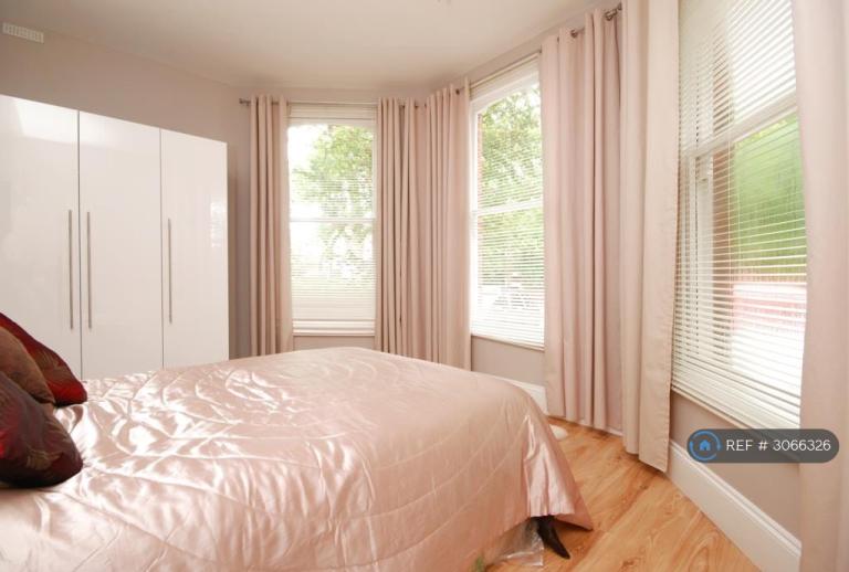 3 bedroom flat in Christchurch Avenue, London, NW6 (3 bed) (#3066326)