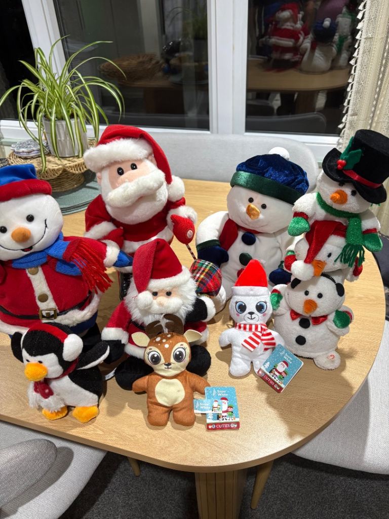 4 Christmas musical plushies and 4 plushies