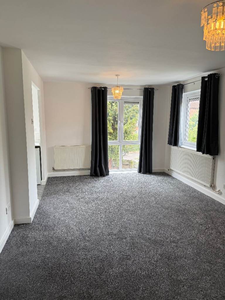 2 Bedroom Maisonet flat with Garage - Neath Hill, Milton Keynes, Bucks.
