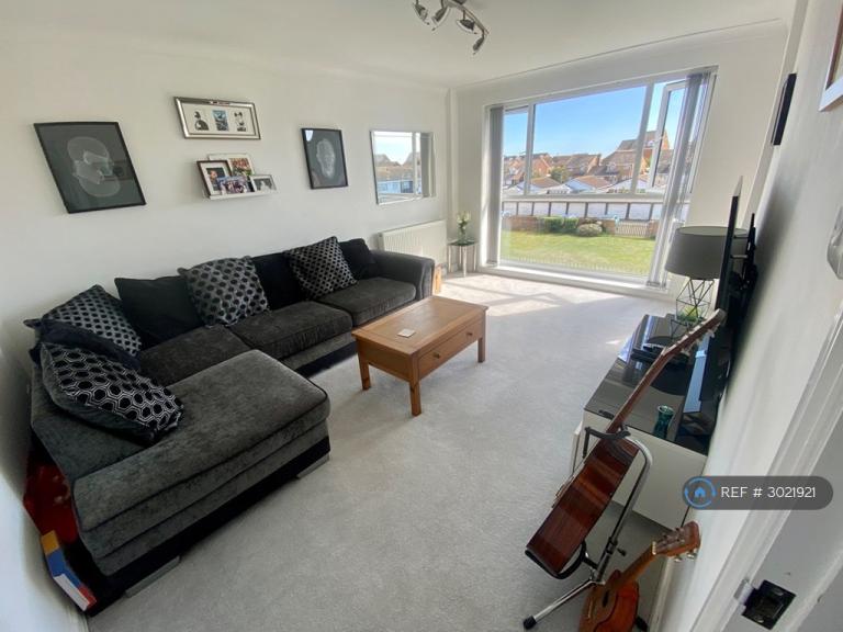 2 bedroom flat in Wentworth Court, Eastbourne, BN23 (2 bed) (#3021921)