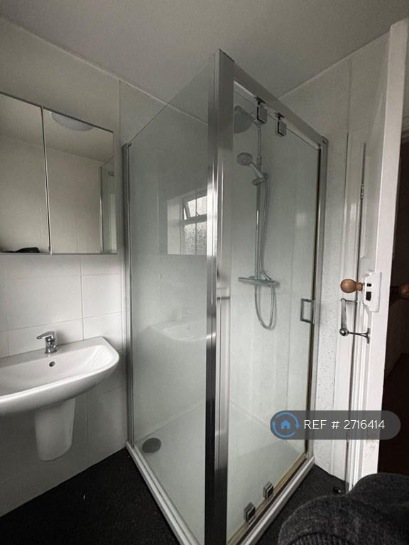 3 bedroom house in Railway Road, Chorley, PR6 (3 bed) (#2716414)