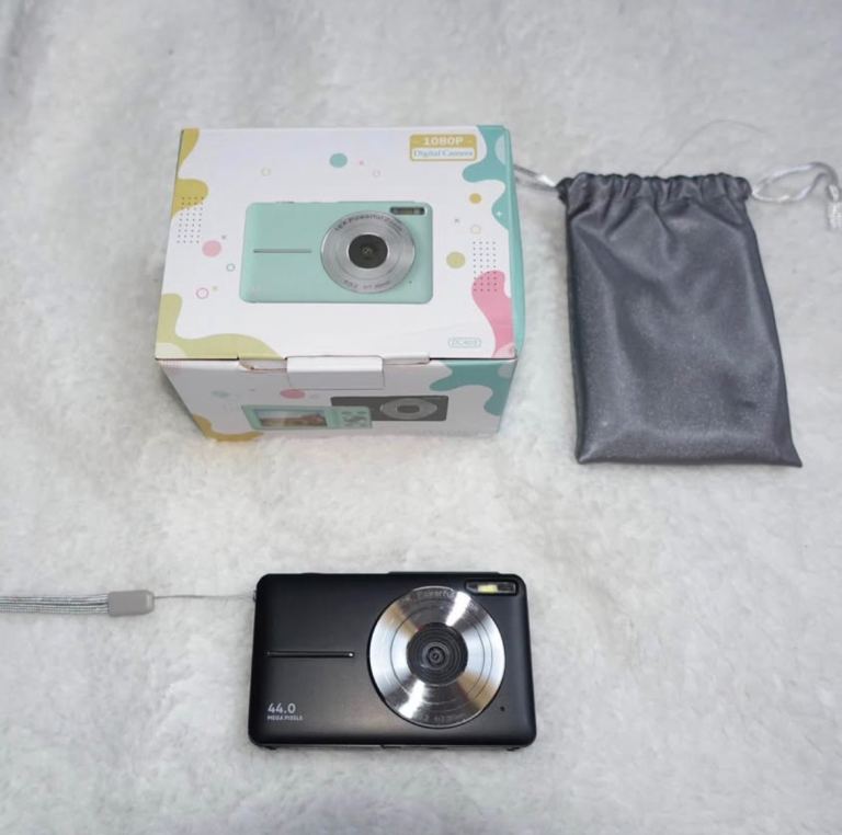 Black Portable Digital Camera • DC403