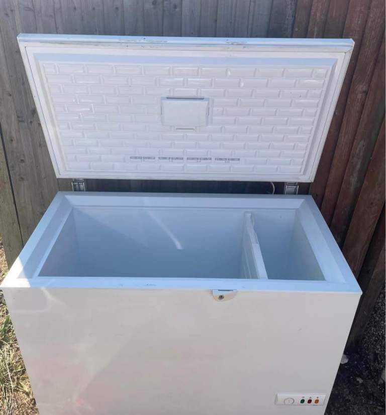 White Chest Freezer – Clean and Good Condition