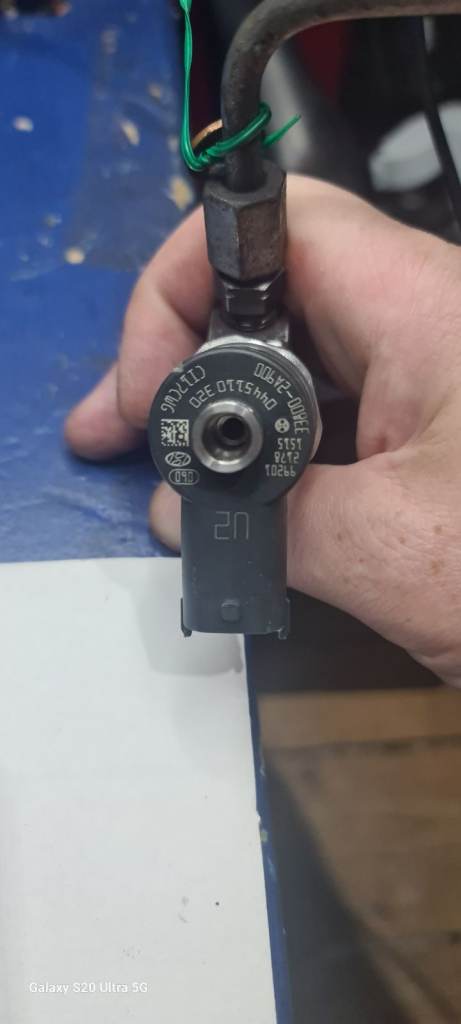 HYUNDAI i30 KIA CEED 1.6 CRDI FUEL INJECTOR 0445110320