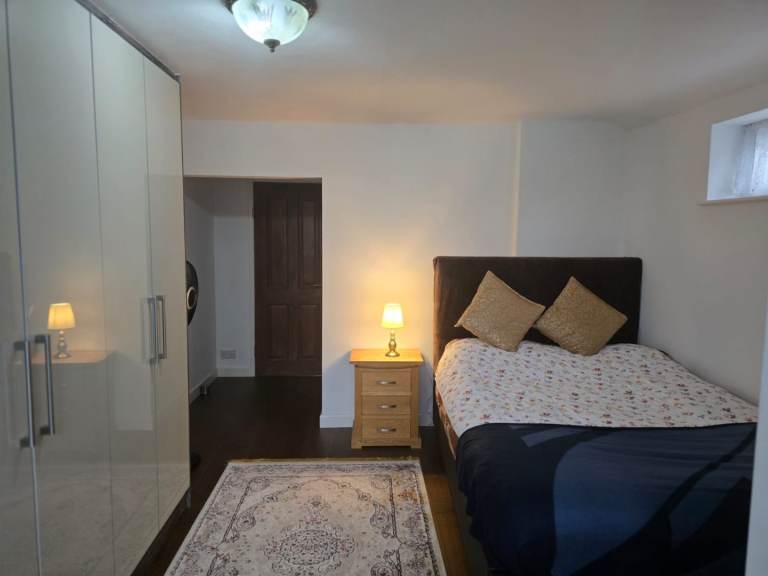 Spacious Double Roon closer to London Road