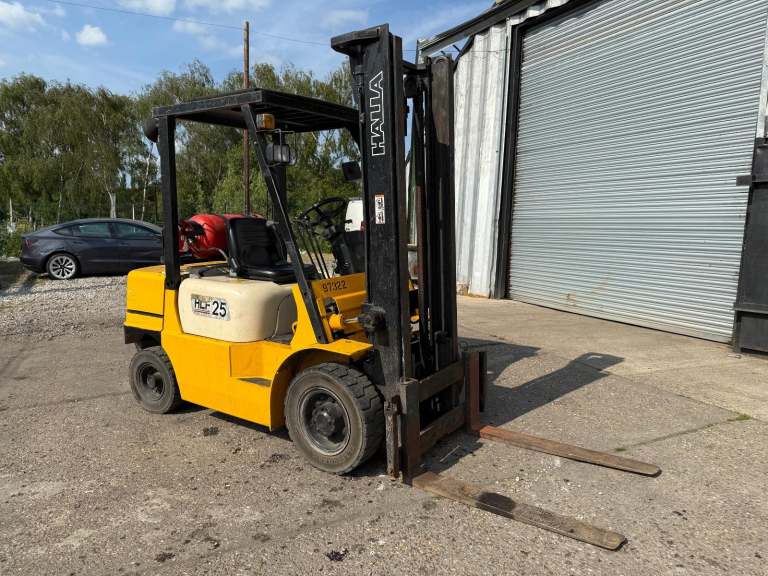 2017 REG HALLA GAS FORKLIFT TRUCK 2.5 TON