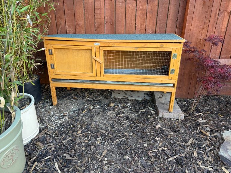 Rabbit / Guinea Pig hutch hardly used 