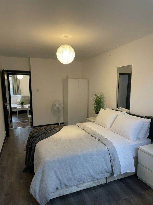  Comfortable Double Room 🛏️ with Great Amenities Included