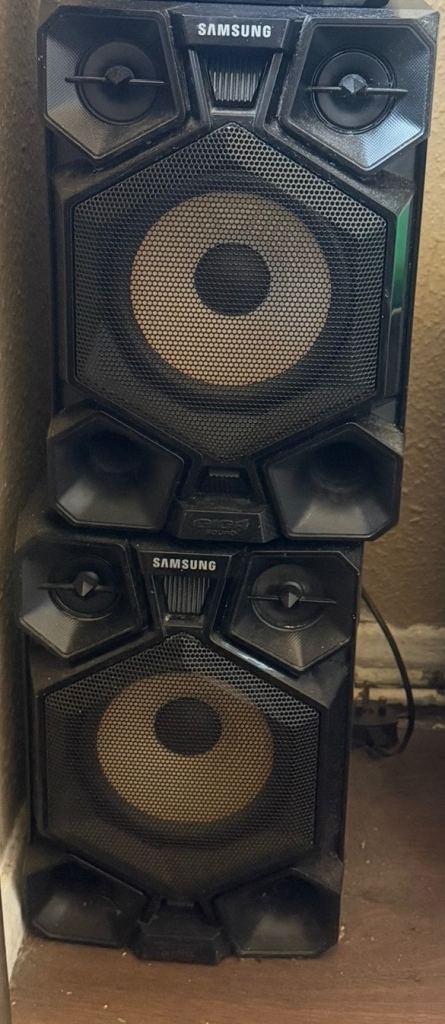 Samsung GIGA Sound System with Speakers – Good Condition