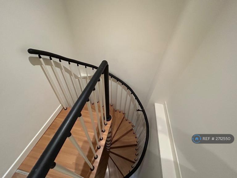 2 bedroom flat in Fraser House, Aberdeen, AB11 (2 bed) (#2712550)