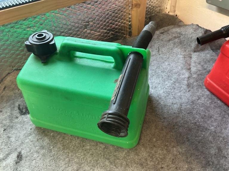 Plastic fuel jerry can
