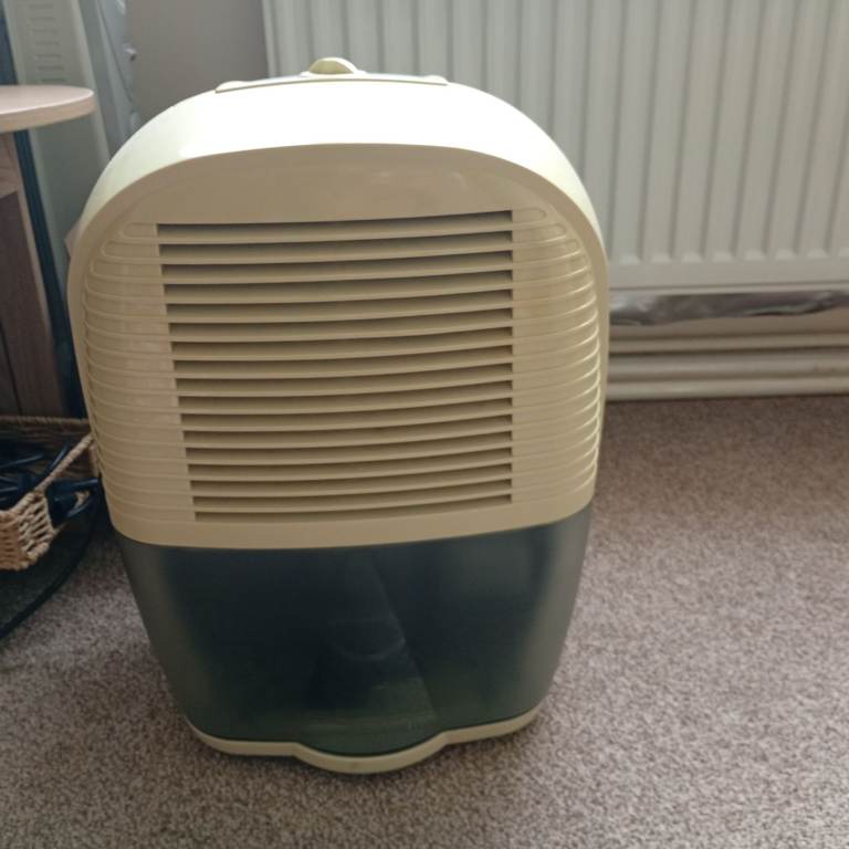DeLonghi DEM 10 Dehumidifier – Good Condition