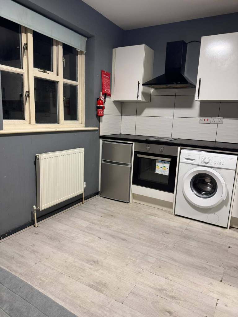 Studio Flat in Reading RG1 6RD