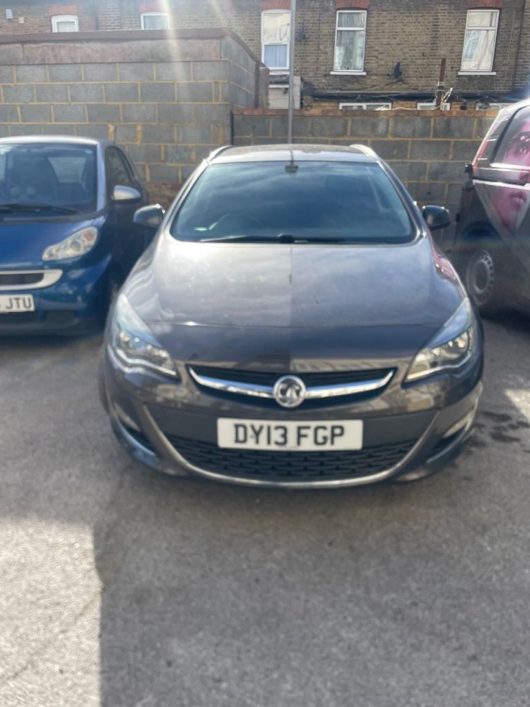Vauxhall Astra 1.6 estate Sri grey 